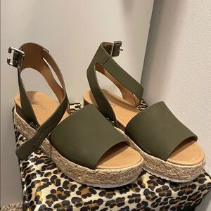 Soda Women's Olive Espadrille Sandals